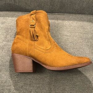 Avenue/Evans Boho-Chic Caramel Booties/Ankle Boots in Size 8W